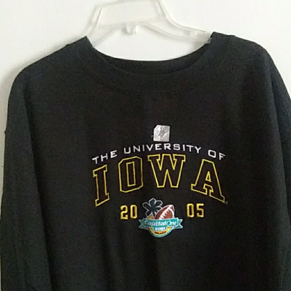 New 2XL The University of Iowa Capitol Sweatshirt